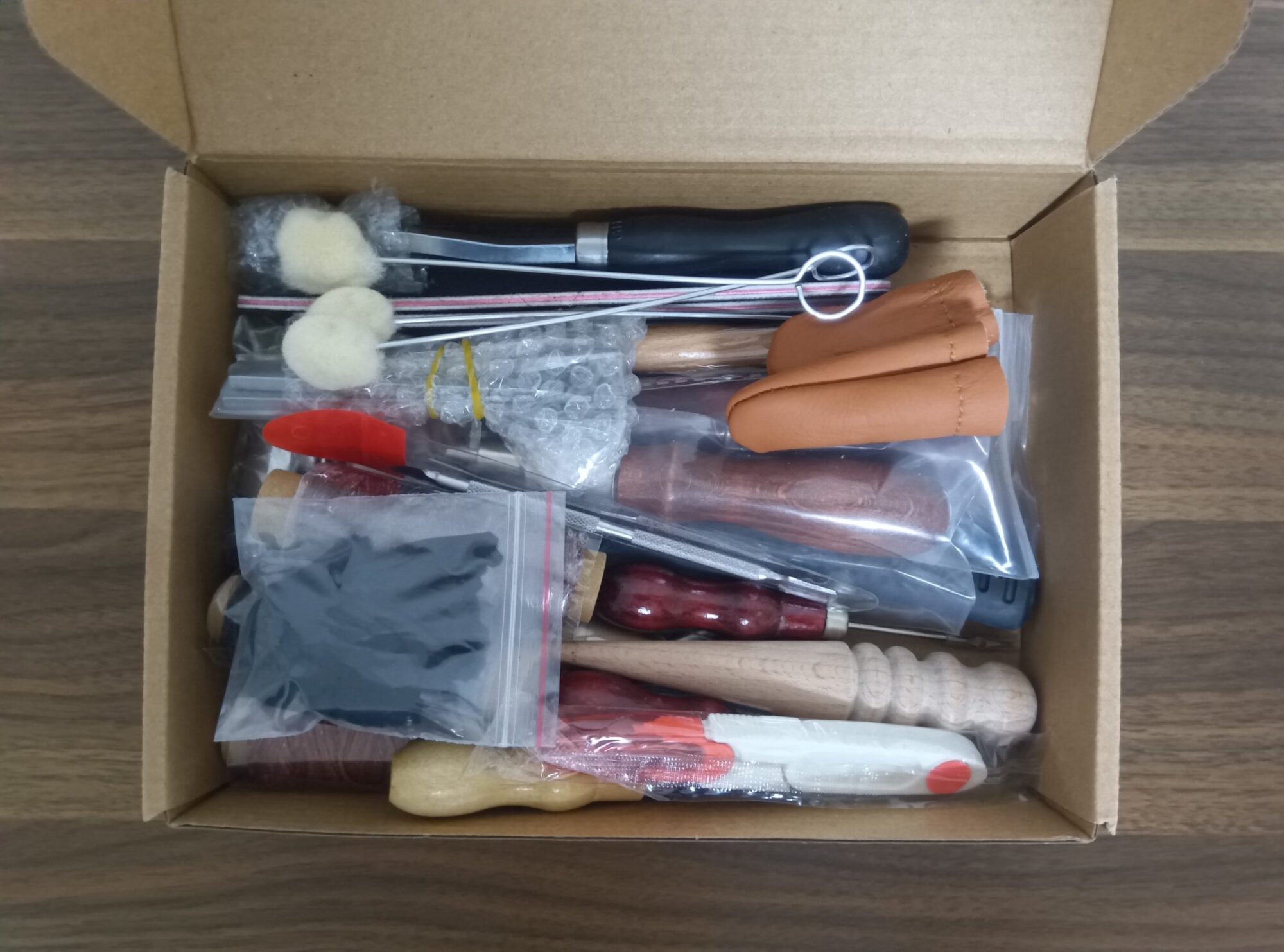 購入したレザークラフトの道具の画像